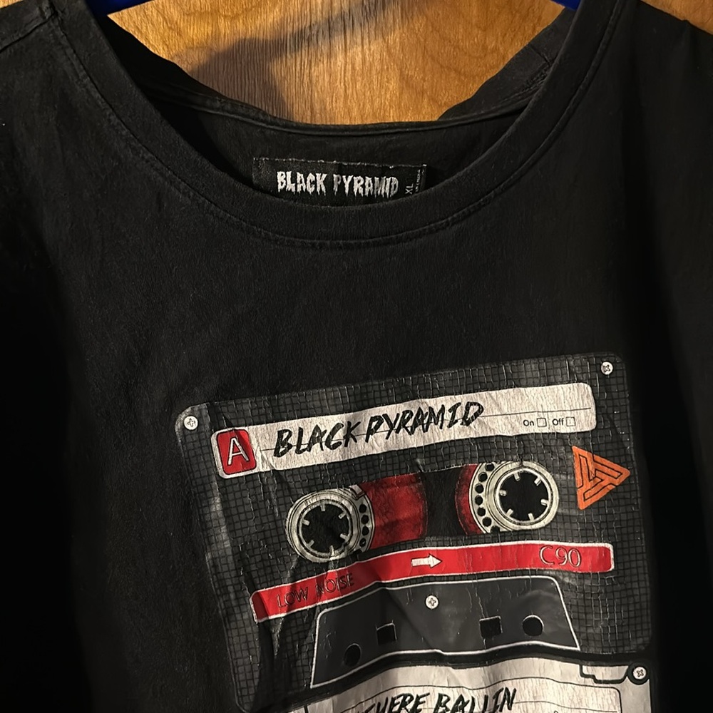 Black Pyramid‎ cassette tee sz XL